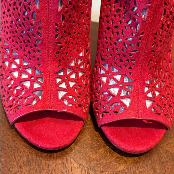 Aldo  open toe heeled boots  Red suede like   cut out Lace look  4” heel size 7 - Picture 3 of 10